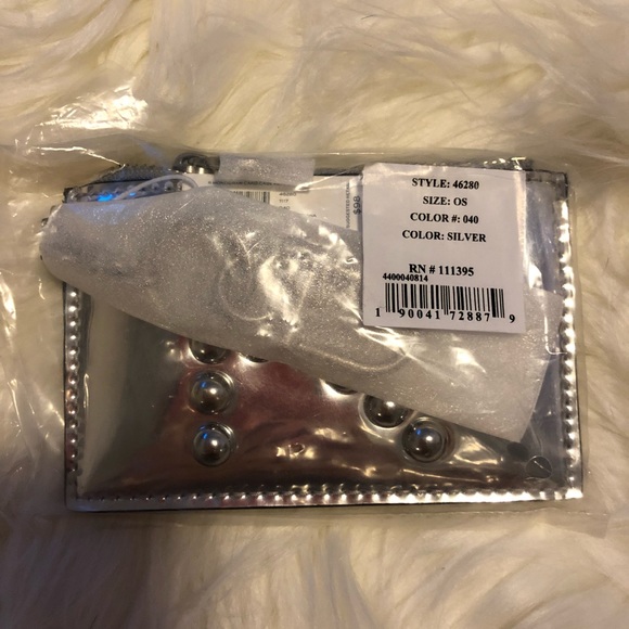 SOLD****Tory Burch “R” Monogram Key Case Fob - Picture 2 of 5